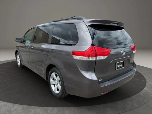 Used 2011 Toyota Sienna LE FWD image 9