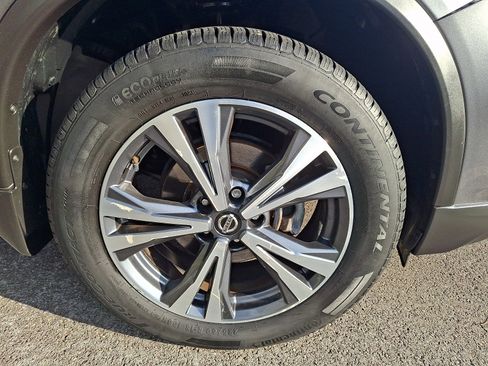 Certified 2019 Nissan Rogue SV w/ Premium Package image 8