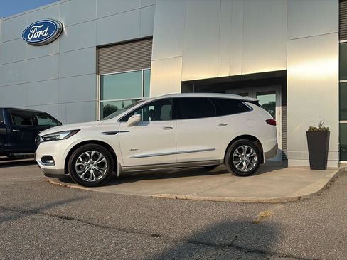 Used 2018 Buick Enclave Avenir w/ Avenir Technology Package AWD/4WD image 2