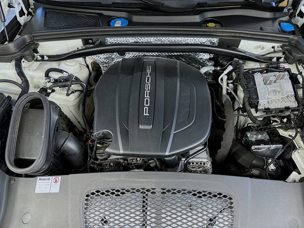 Used 2020 Porsche Macan AWD/4WD image 32