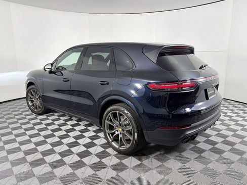 Certified 2023 Porsche Cayenne Platinum Edition AWD/4WD image 3