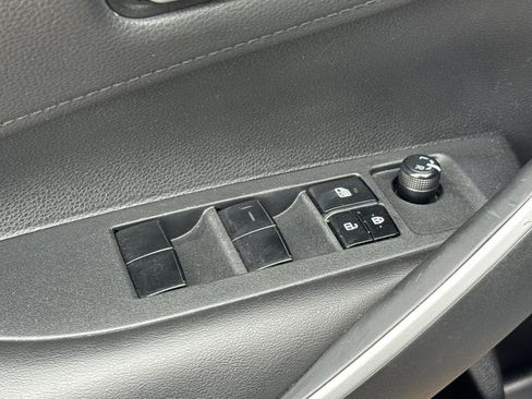 Used 2020 Toyota Corolla SE image 13