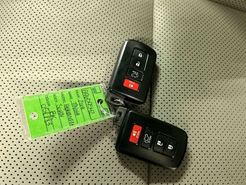 Used 2019 Toyota Highlander Limited Platinum image 12