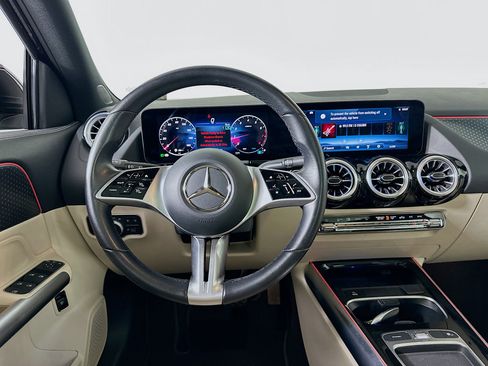 Used 2025 Mercedes-Benz GLA 250 image 17