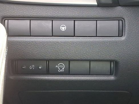 Used 2023 Nissan Rogue SV AWD/4WD image 24