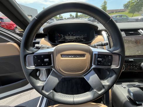 Certified 2023 Land Rover Discovery Metropolitan Edition AWD/4WD image 18