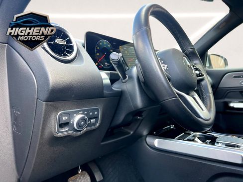 Used 2020 Mercedes-Benz GLB 250 4MATIC w/ Premium Package image 13