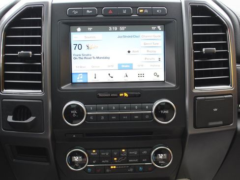 Used 2018 Ford Expedition Platinum image 7