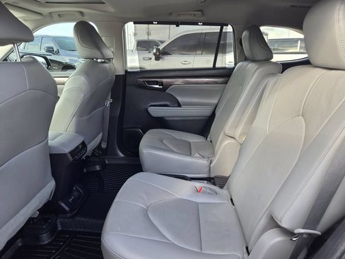 Used 2023 Toyota Highlander Limited AWD/4WD image 30