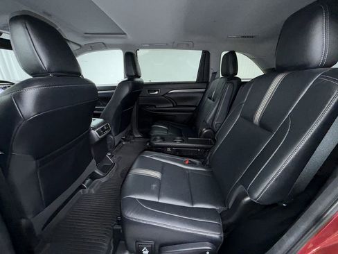 Used 2018 Toyota Highlander SE AWD/4WD image 18
