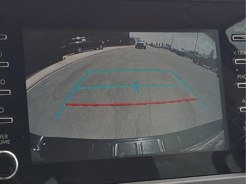 Used 2018 Toyota Sienna L w/ Carpet Mat Package FWD image 14