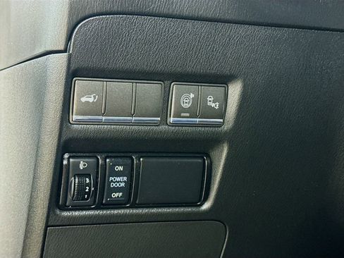 Used 2017 INFINITI QX80 4WD w/ Driver Assistance Package image 12