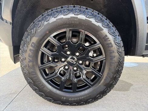Used 2024 Chevrolet Colorado Trail Boss w/ Technology Package AWD/4WD image 12