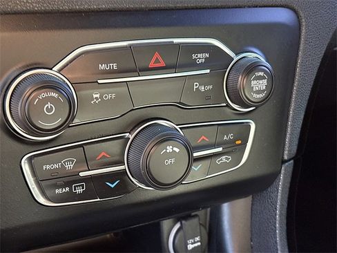 Used 2020 Dodge Charger SXT image 17