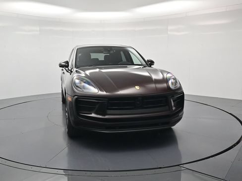 Certified 2024 Porsche Macan AWD/4WD image 39