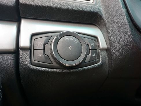 Used 2016 Ford Explorer XLT w/ Equipment Group 202A AWD/4WD image 4