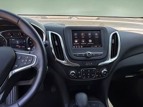 Used 2024 Chevrolet Equinox LT image 12