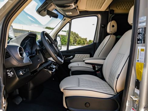 Used 2025 Mercedes-Benz Sprinter 3500 image 36