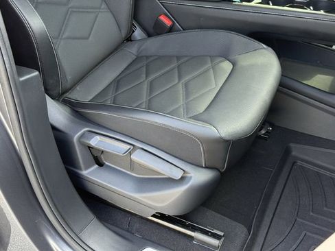 Used 2024 Volkswagen Atlas SE image 18