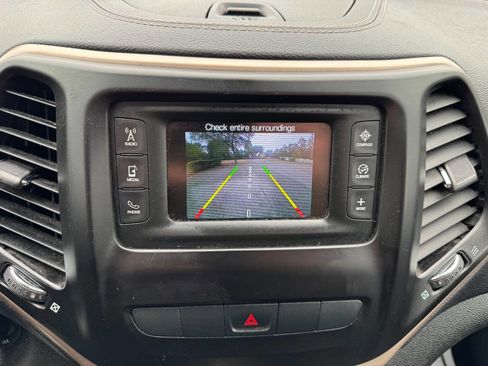 Used 2015 Jeep Cherokee Latitude image 24