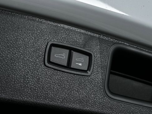 New 2025 Porsche Macan image 31