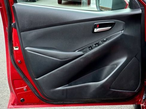 Used 2019 Toyota Yaris LE FWD image 25