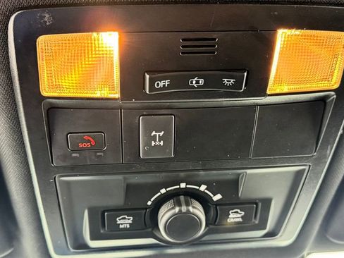 Used 2022 Toyota Tacoma TRD Off-Road AWD/4WD image 32