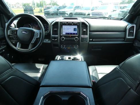 Used 2020 Ford Expedition XLT w/ Equipment Group 202A AWD/4WD image 23