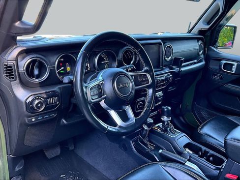 Used 2021 Jeep Wrangler Unlimited Sahara w/ Cold Weather Group AWD/4WD image 16