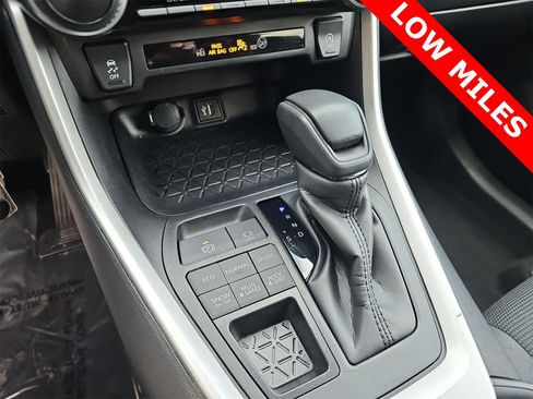 Used 2024 Toyota RAV4 LE image 21