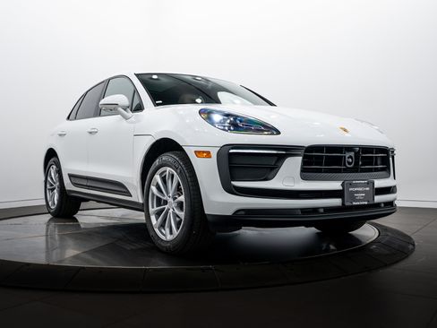Certified 2026 Porsche Macan AWD/4WD image 9