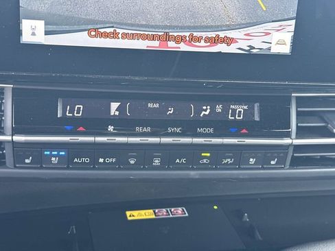 Used 2025 Toyota Sienna Limited FWD image 15
