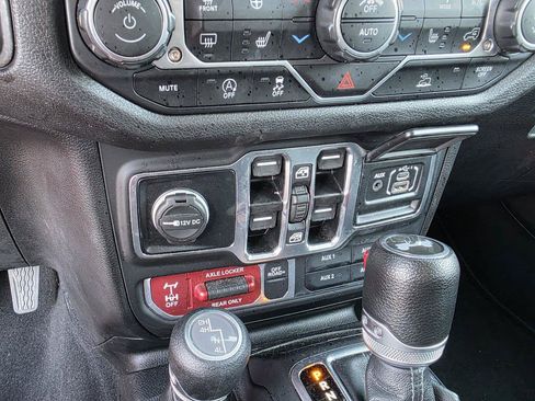 Used 2025 Jeep Wrangler Unlimited Sport AWD/4WD image 17