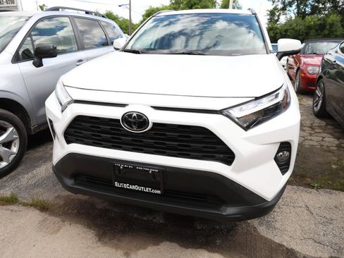 Used 2023 Toyota RAV4 XLE AWD/4WD image 3