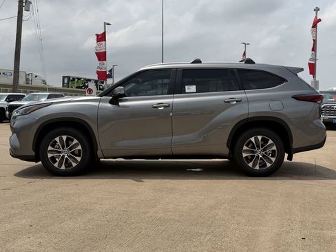 New 2026 Toyota Highlander XLE AWD/4WD image 6