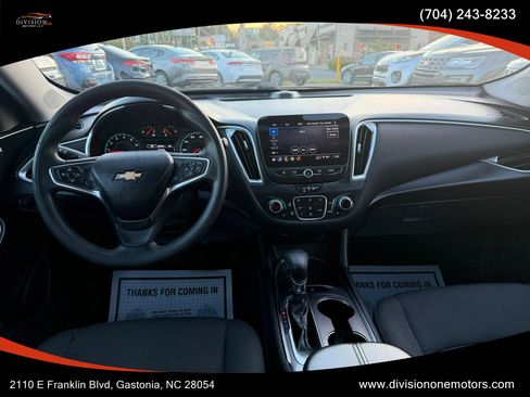 Used 2021 Chevrolet Malibu LT FWD image 15
