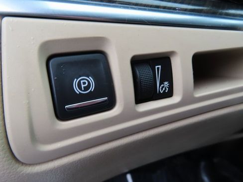 Used 2019 Cadillac XT5 FWD image 33