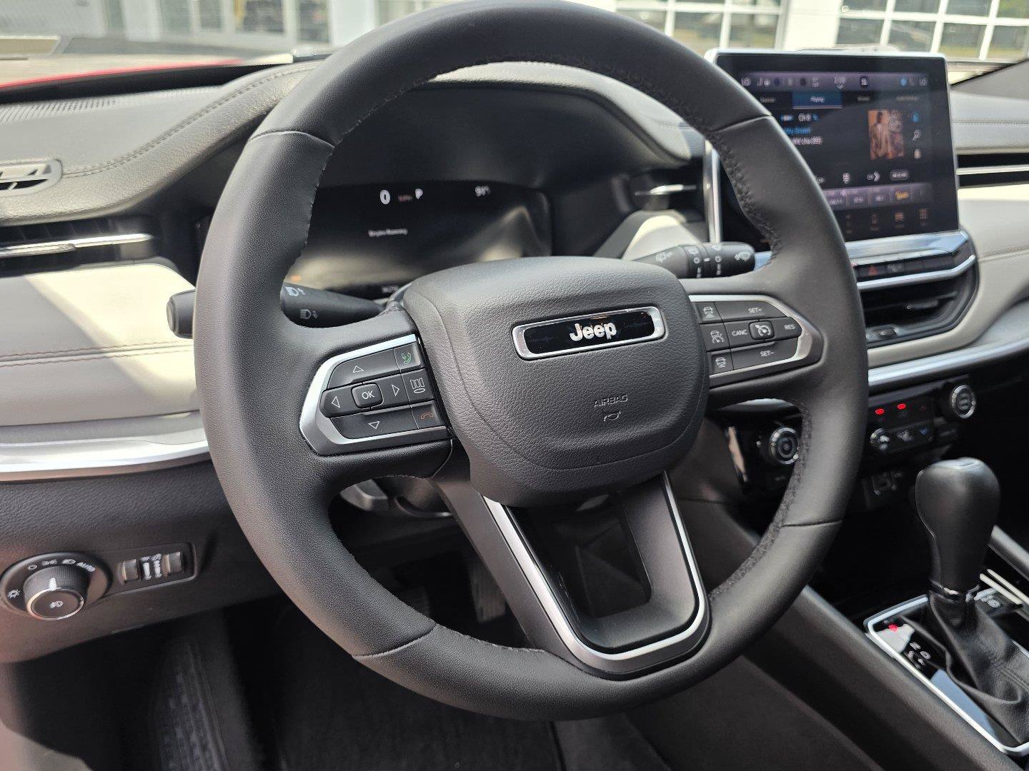 Used 2025 Jeep Grand Cherokee Altitude AWD/4WD image 10