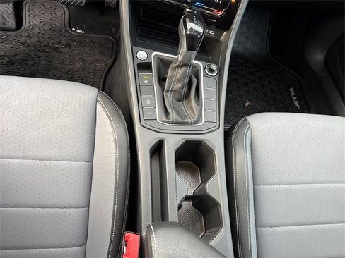 Certified 2025 Volkswagen Jetta SE w/ Sunroof Package image 21