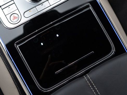 Certified 2023 Bentley Flying Spur Plug-In Hybrid AWD/4WD image 34