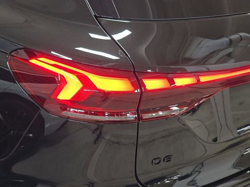 New 2025 Audi Q6 e-tron Premium image 25