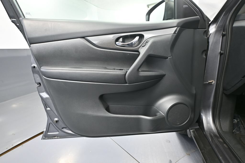 Used 2017 Nissan Rogue S FWD image 13