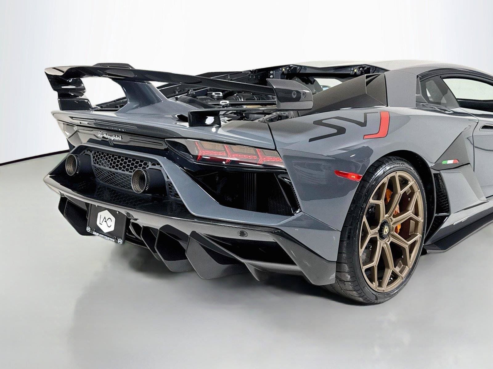 Used 2020 Lamborghini Aventador SVJ AWD/4WD image 31
