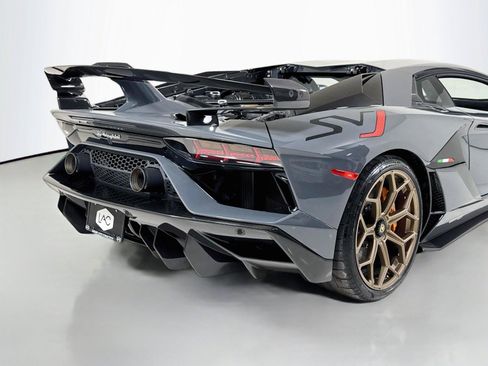 Used 2020 Lamborghini Aventador SVJ AWD/4WD image 31