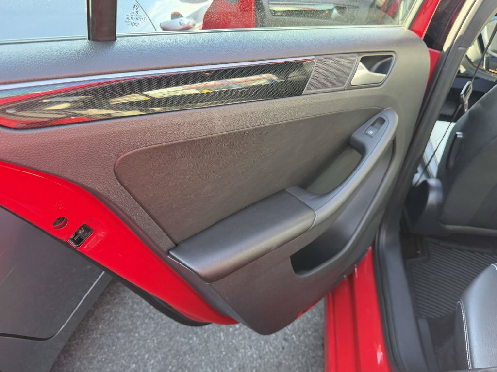 Used 2015 Volkswagen Jetta Sport FWD image 12