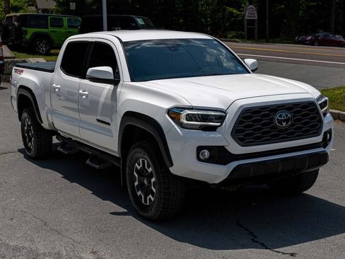Used 2021 Toyota Tacoma TRD Off-Road AWD/4WD image 3