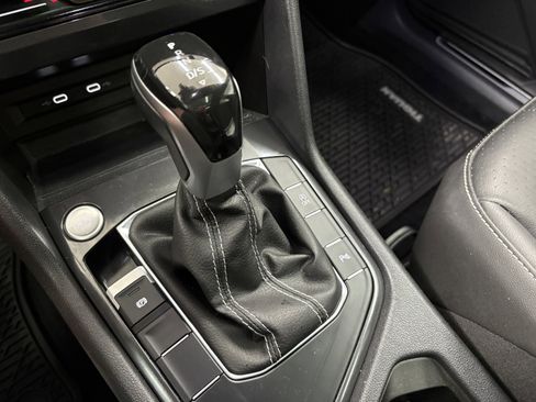 Used 2023 Volkswagen Tiguan SE R-Line image 18