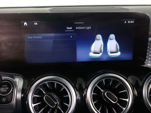 Used 2025 Mercedes-Benz GLB 250 4MATIC image 44