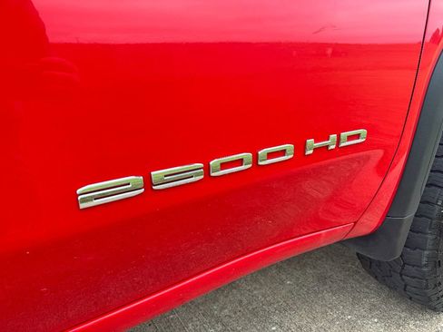 Used 2021 GMC Sierra 2500 4x4 Crew Cab w/ Convenience Package image 4