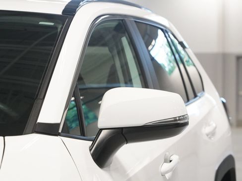 Used 2025 Toyota RAV4 XLE AWD/4WD image 7